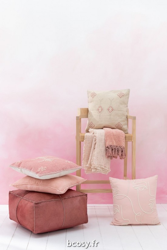 Jolipa Coussin Visages Abstraits Coton Rose Clair Blanc.