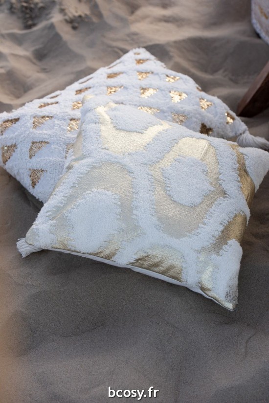 Jolipa Coussin Tufté Floches Coton Sequin Blanc Or.