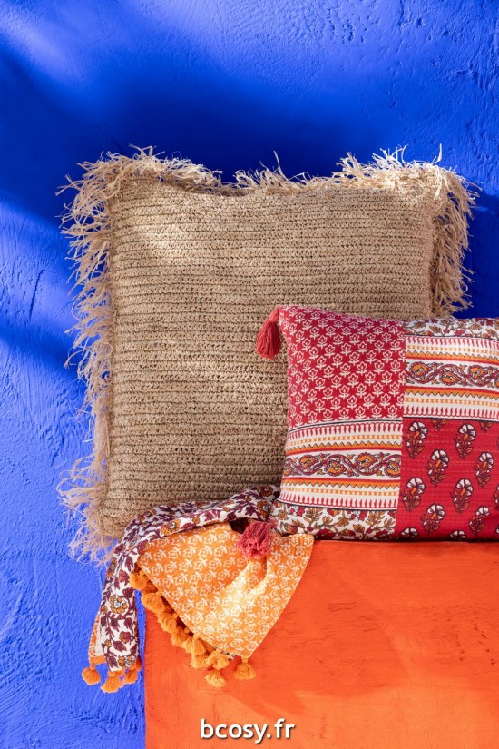 Jolipa Coussin Fleurs Floches Coton Rouge.