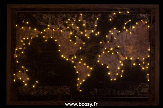 J-Line Toile cadre à led batterie mappemonde en bois noir et marron Kader wereldkaart LED voor aan de muur J LINE cartes universelles Jolipa Jline Cadre Led Batterie Mappemonde Bois Canvas Noir Marron