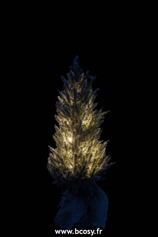 J-Line arbres sapins de noel sur pied Jolipa Jline Sapin De Noel Led Pot Jute Plastique Vert Enneige Medium