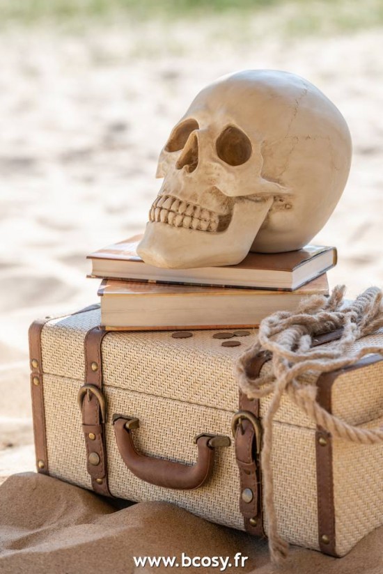 J-Line cranes avec des cornes sur pied statuettes J Line Crane Resine Beige Small