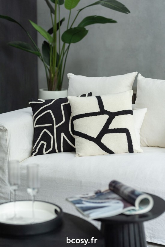 Jolipa Coussin Ligne Textile Noir Blanc.