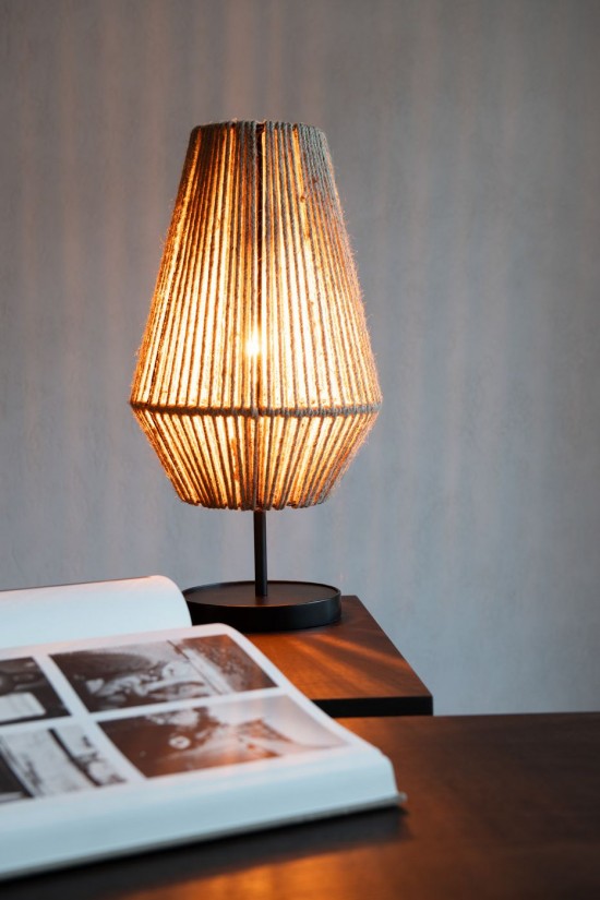 Jolipa Lampe De Table Cone Fer Jute Naturel.