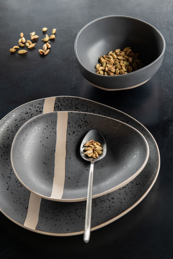 Jolipa Plat A Salade Ceramique Noir Taupe.