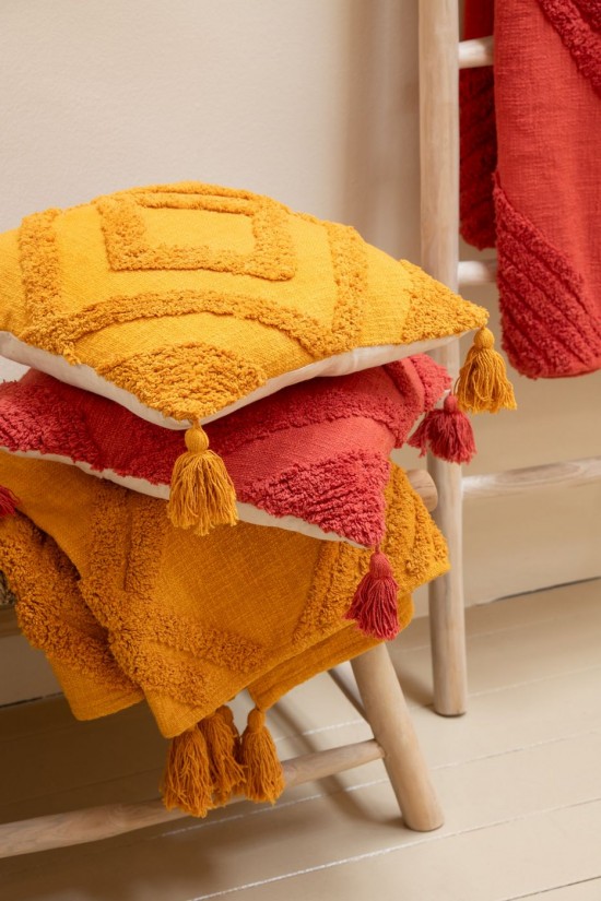 Jolipa Coussin Tufté Floches Coton Ochre.