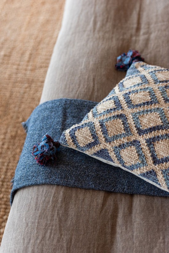 Jolipa Coussin Carré Losanges Jute Coton Naturel Bleu.