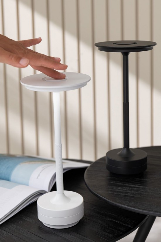 J-Line Lampada Da Tavolo Led Touch Plastica Nero.