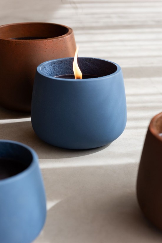 J-Line J Line bougie d'extérieur bougies d'extérieur Bougie Exterieure Cyra Ciment Bleu Medium.