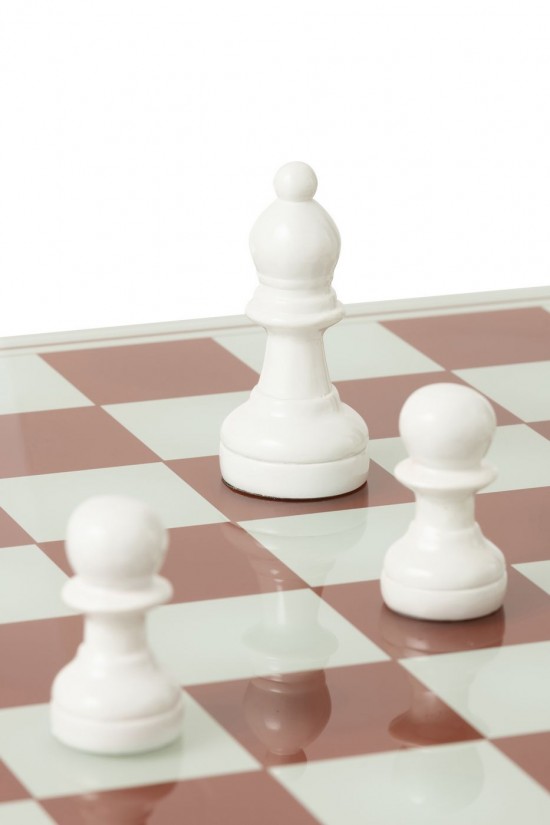 J Line Echiquier Plateau Polyrésine Blanc Rouge Noël L61xB61xH13 cm Jline 55043 by Jolipa 55043.