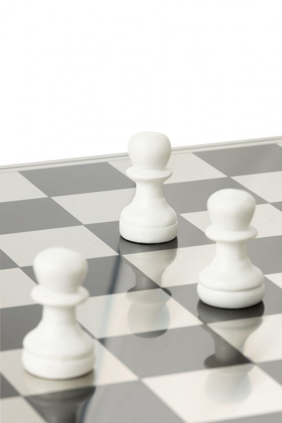 J Line Echiquier Plateau Polyrésine Doré Blanc L61xB61xH14 cm Jline 55334 by Jolipa 55334.