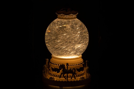 Jolipa Boule De Neige Chevaux Plastique Blanc Doré.