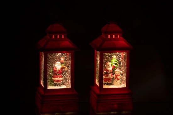 J-Line J Line neiges Jolipa Boule De Neige Lanterne Père Noël Plastique Rouge Noël Assortiment De 2.