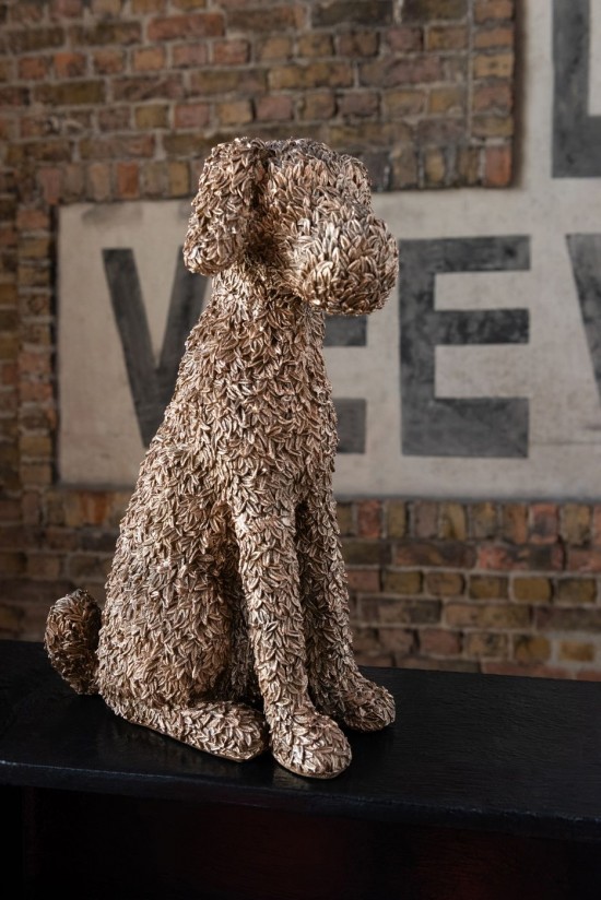 Jolipa Chien Assise Relief Polyrésine Doré.