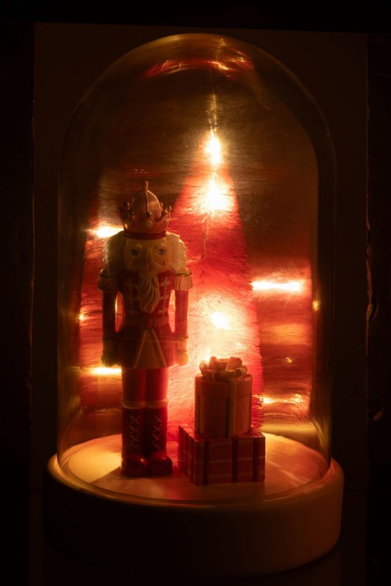 J-Line J Line statuettes statuettes Jolipa Cloche Décorative Led Casse Noisette Arbre Cadeaux Poudre De Chaux Blanc Rose.