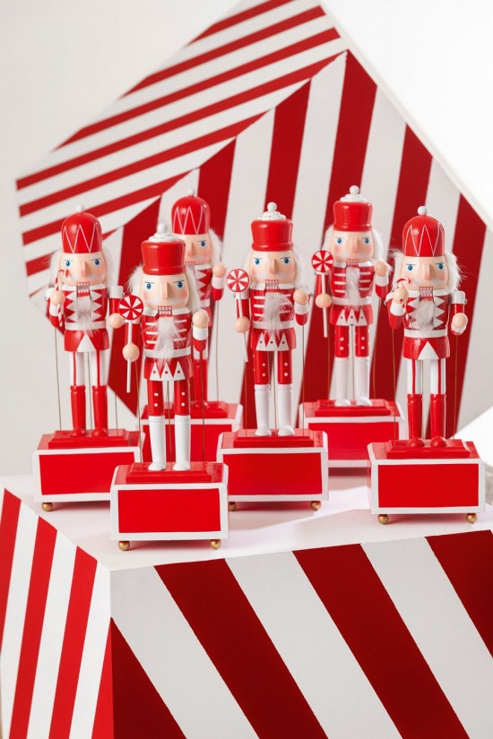 J-Line J Line Gens personnes Casse Noisette Musique Bois De Pin Rouge Blanc Assortiment De 2.