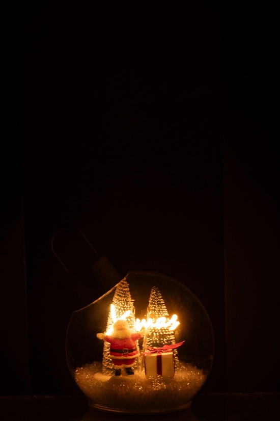 J-Line J Line hivers Jolipa Boule De Noël Led Père Noël Verre Blanc Rouge Small.