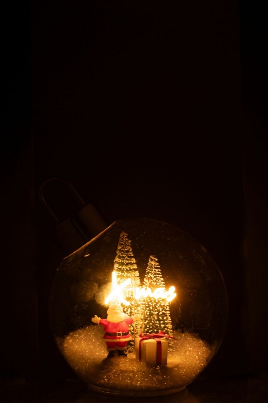 J-Line J Line hivers Jolipa Boule De Noël Led Père Noël Verre Blanc Rouge Large.