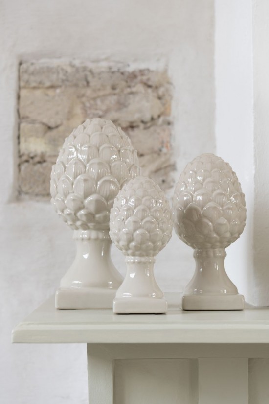 Jolipa Pomme De Pin Sur Base Brillant Porcelaine Beige Medium.